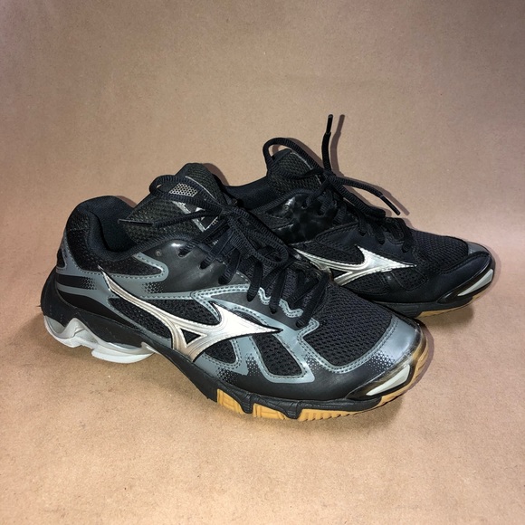 mizuno wave bolt 8